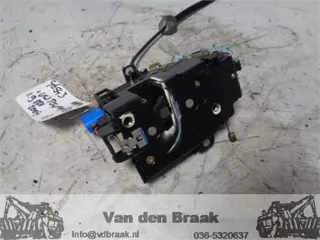 Volkswagen Touran 2003-2010 Deurslot rechts voorzijde