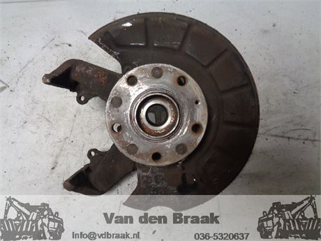 Volkswagen Caddy 2.0 SDi 2004-2010 Fusee links voor