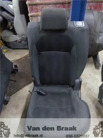 Nissan Qashqai+2 2010-2014 Stoel 2e rij links