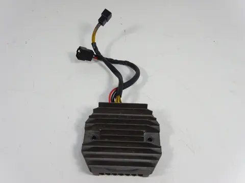 SPANNINGSREGELAAR Triumph Sprint ST 1050 2005 - 2011