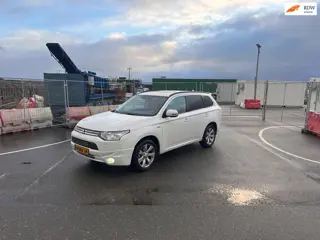 Mitsubishi Outlander 2.0 PHEV instyle Navi.Camera.Clima