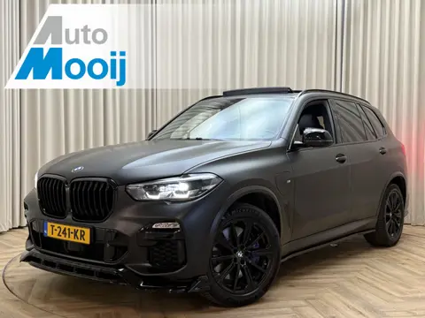 BMW X5 xDrive45e 395PK *M-Sport* Mat Zwart / Panoramadak / Memory / Adaptive Cruise / Elek. Trekhaak