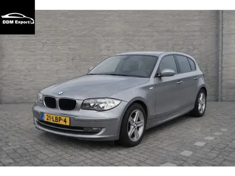 BMW 1-serie 118i Business Line | Motorschade | Lichtmetalen velgen | Lederen bekleding | Stuurbedien