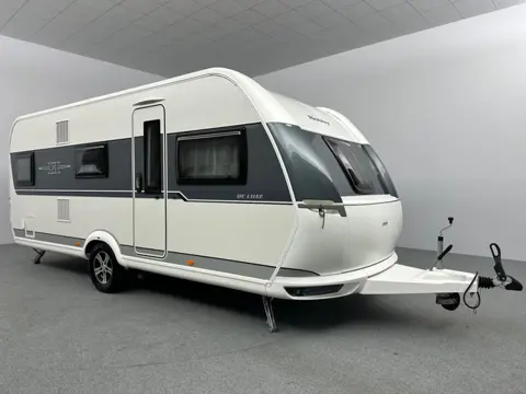 Hobby De luxe 545 KMF STAPELBED MOVER INCL. STALLING