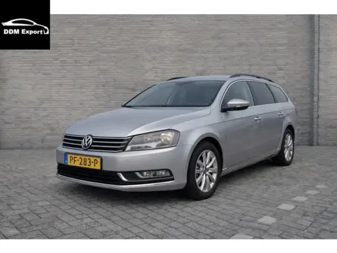 Volkswagen Passat Variant 1.6 TDI R-LINE | Navi | Leren bekleding | Trekhaak | Stoelverwarming |