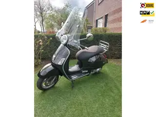 Vespa Scooter GTS 125