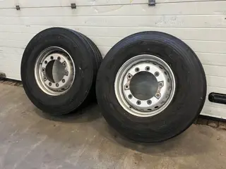 Dunlop 385/65R22.5 Band+Velg Dunlop 385/65R22.5 ET135 22.5x11.75 Dot 8-24 HT1247