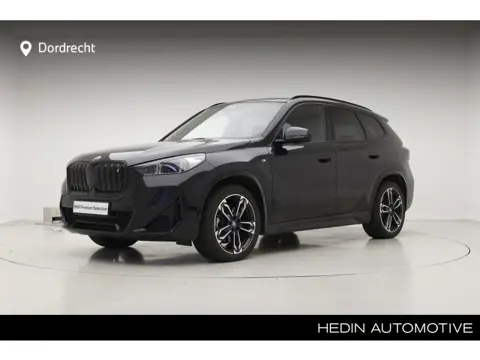 BMW iX1 xDrive30 67 kWh | Panorama | Camera | Harman Kardon | Voorbereiding Driving Assistant Plus |
