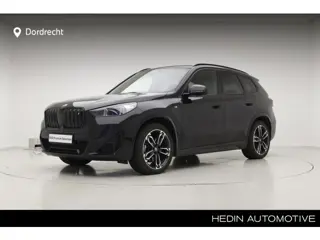 BMW iX1 xDrive30 67 kWh | Panorama | Camera | Harman Kardon | Voorbereiding Driving Assistant Plus |