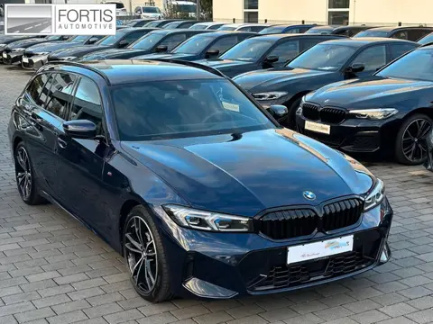 BMW 3 Serie Touring 320d xDrive M-SPORT ** LED, NAVI+, HALF-LEDER, VERW. STUUR, HuD, TREKH, 19-inch 