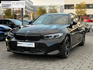 BMW 3 Serie Touring 320d xDrive M-SPORT ** LED, NAVI+, HALF-LEDER, PANO, H&K, HuD, TREKH, 19-inch LM