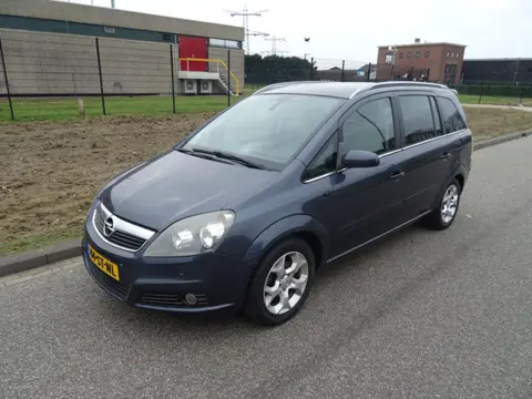 Opel Zafira 2.2 Cosmo 7 persoons