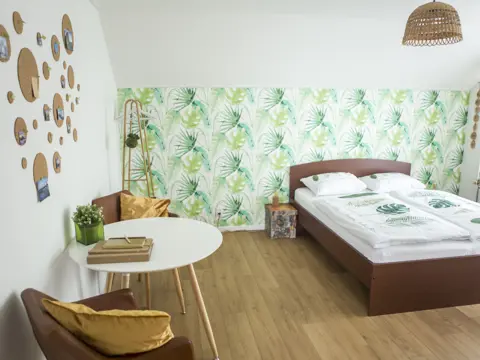 Genieten van een sfeervolle kamer met privé sanitair vlakbij zee