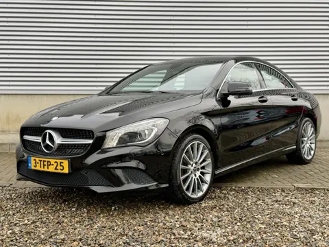 Mercedes-Benz CLA-Klasse 200 Ambition Automaat [ fm navi,cruise,18``lmv,pdc,trekhaak ]
