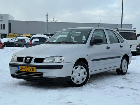 Seat Cordoba 1.4-16V Stella/ LAAG KM/ NIEUWE APK