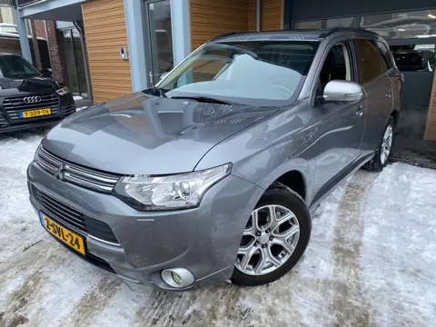 Mitsubishi Outlander 2.0 PHEV Instyle | Leder | Schuifdak | Trekhaak