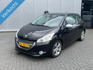 Peugeot 208 1.4 VTi Allure leren interieur en veel extra opties