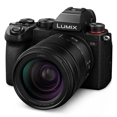 Panasonic Lumix S5D + 28-200mm f/4.0-7.1