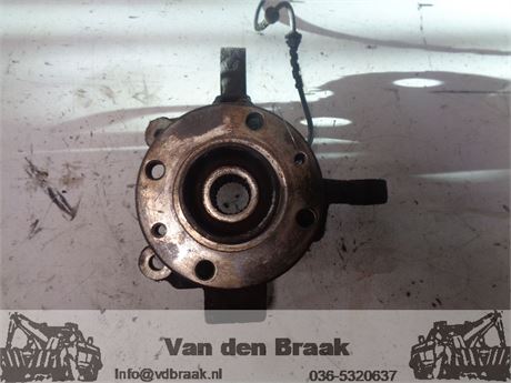 Renault Clio Fase III 1.2 16V 2005-2012 Fusee links voor