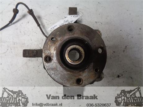 Renault Clio Fase III 1.2 16V 2005-2012 Fusee rechts voor