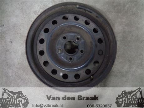 Nissan Almera Tino 2000-2007 Stalen velg 15 inch