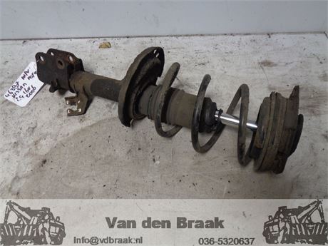 Nissan Note 1.4 16V 2006-2013 Veerpoot rechts voor