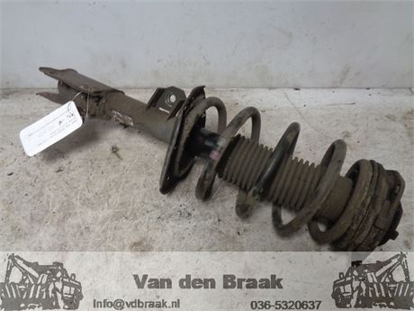 Nissan Qashqai 1.6 DCi 2011-2014 Veerpoot rechts voor