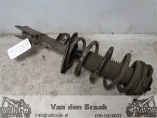 Nissan Qashqai 1.6 DCi 2011-2014 Veerpoot rechts voor