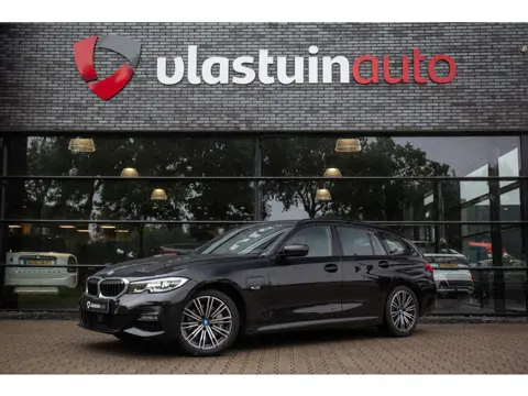 BMW 3 Serie Touring 330e High Executive M-Sport 290pk , Adaptive cruise, Trekhaak, Sfeerverlichting,