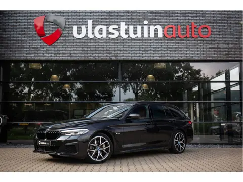 BMW 5 Serie Touring 530e M-Sport , Shadowline, Adaptive Cruise, Trekhaak, Leder, SOH 91%