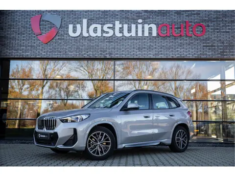 BMW X1 sDrive18i M-sport , Draadloze lader, Keyless entry, Achteruitrijcamera,