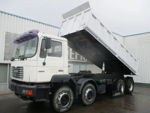 MAN F2000 35-364 , Manual , 8x4 , 3 way tipper , Spring suspension