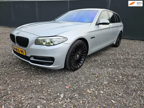 BMW 5-serie Touring 520d High Executive AUT. /LEDER/TREKHAAK/19"BREEDSET