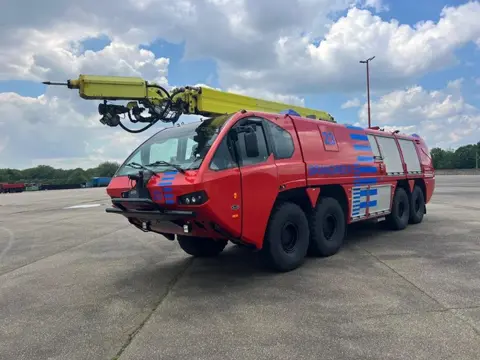 E-One CRASHTENDER 8X8 TITAN P6 HPR G-Series - MET BLUSARM EN SNOZZLE 18 MTR