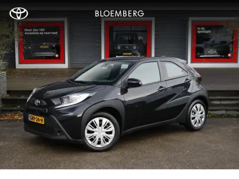 Toyota Aygo X 1.0 VVT-i MT Play | Trekhaak afneembaar | All-Season banden | Apple Carplay |