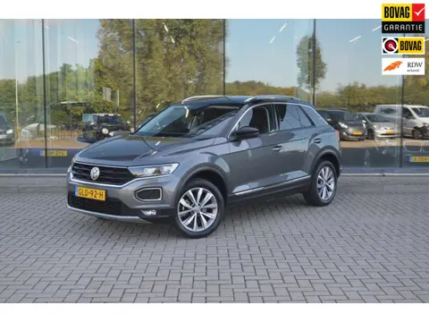 Volkswagen T-ROC 1.5 TSI Sport | Trekhaak | Stoelverwarming | Navigatie | Inklapbare spiegels