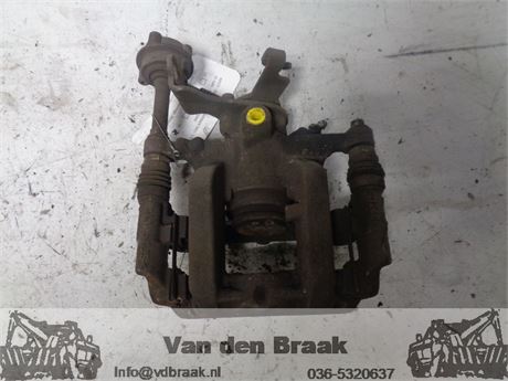 Opel Astra Hatchback 2009-2015 Remklauw rechts achter