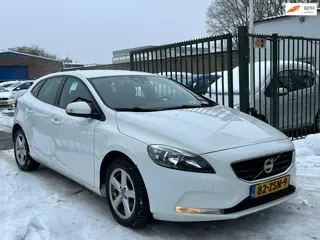 Volvo V40 1.6 T3 Kinetic 2e eigenaar dealer onderhouden airco navigatie cruis control parkeer sensor