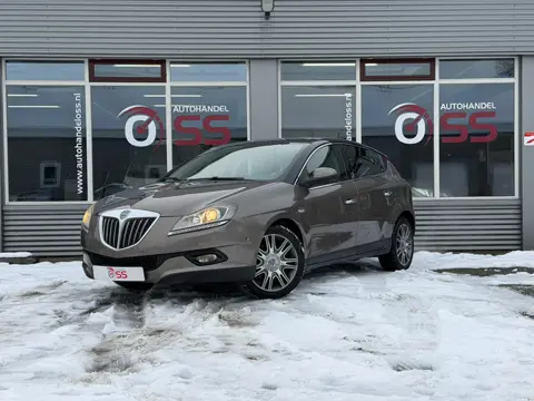 Lancia Delta 1.9-16V Twin-Turbo LEES ADVERTENTIE EXPORT HANDEL PRIJS