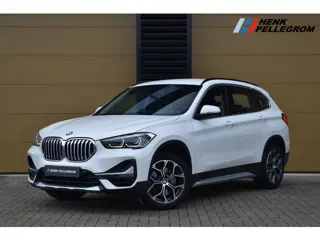 BMW X1 sDrive20i Executive * Trekhaak * Face Lift  model * LED * Sportstoelen *