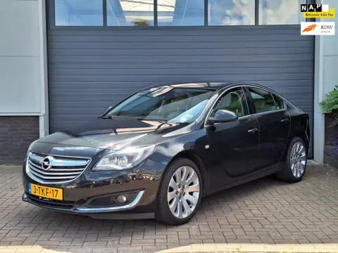 Opel Insignia | 1.6 T Cosmo | Airco | Keyless go & start | Achterruitrij camera | Parkeer sensoren |