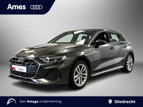 Audi A3 Sportback 35 TFSI 150pk s-stronic S Line | Achteruitrijcamera | Stoelverwarming | Elektrisch