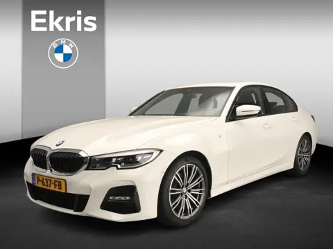 BMW 3 Serie Sedan 318i | M-Sportpakket | LED | Leder | Navigatie | Sportstoelen | Trekhaak | Stoelve