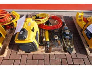 Weber Rescue set redgereedschap o.a. 2x Knipper | pers |  spreider | ramsteun | Compressor