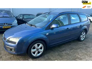 Ford Focus Wagon 1.6-16V Futura automaat rijdt super