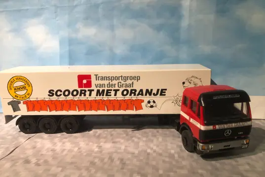 2x van der Graaf Mercedes Lion Car 1:50