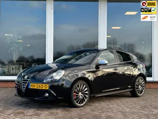 Alfa Romeo Giulietta 1.4 Turbo AUT. Exclusive - Origineel NL - NAP - Navi - Leder - 18 inch