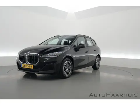 BMW 2 Serie Active Tourer 220i | Navi | Camera | Stoelverw. | Apple CarPlay | Cruise | 17'' v