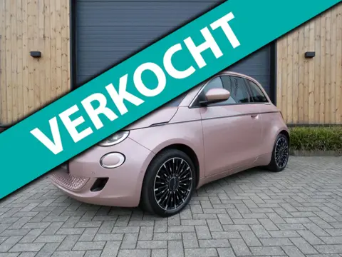 Fiat 500E La Prima 42 kWh 3+1 *Leder *Carplay *Unieke kleur