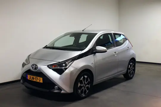 TOYOTA AYGO 1.0 VVT-I X-PLAY. Camera, CarPlay, DAB, LMV